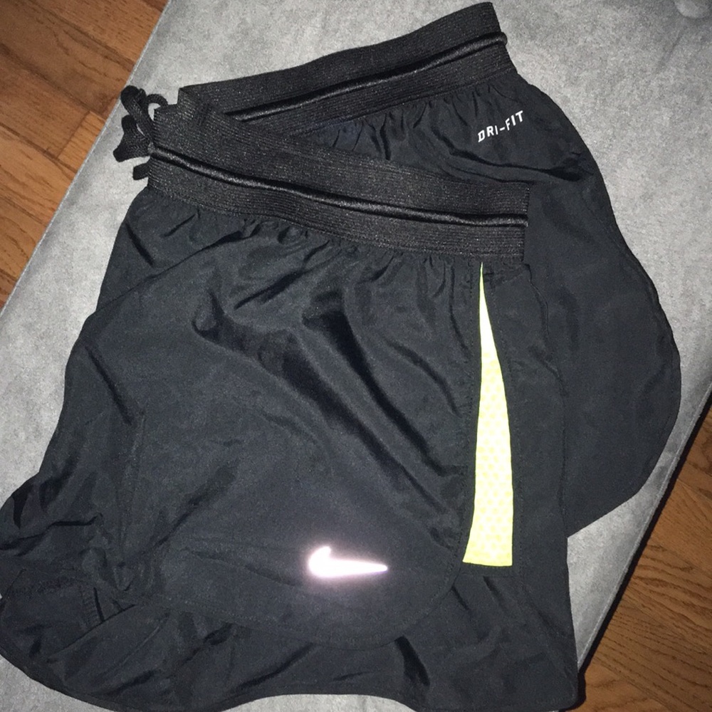 BRAND NEW NIKE SHORTS